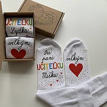 Ponožky, pančuchy, obuv - Maľované ponožky pre PANI UČITEĽKU (s veľkým srdcom biele s menom) - 15687025_
