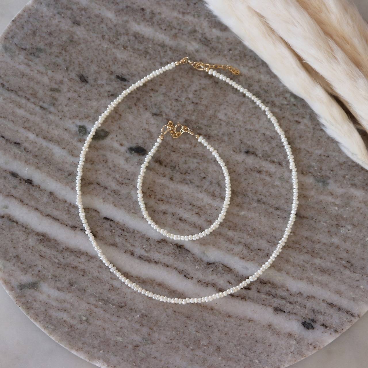 Minimalistický náhrdelník z perál (gold filled)