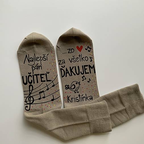 Maľované pestrofarebné ponožky pre Najlepšiu PANI UČITEĽKU a nápisom “zo ❤️ ĎAKUJEME” (Béžové p. UČITEĽA/KU hudby / hudobného nástroja)