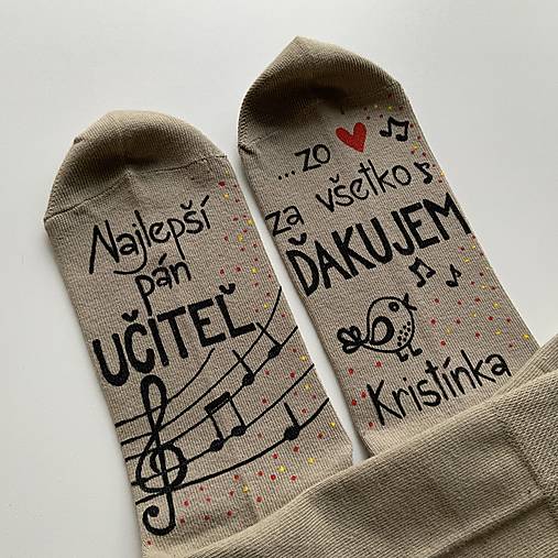 Maľované pestrofarebné ponožky pre Najlepšiu PANI UČITEĽKU a nápisom “zo ❤️ ĎAKUJEME” (Béžové p. UČITEĽA/KU hudby / hudobného nástroja)