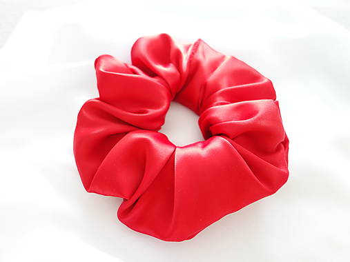 Ozdoby do vlasov - Saténová scrunchie gumička (červená) - 15691140_