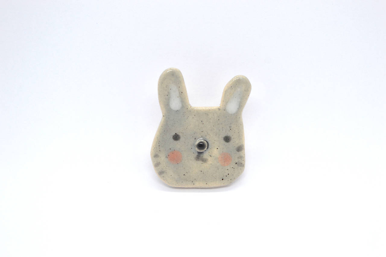 Brošňa Zajačik (Šedá bodkovaná)