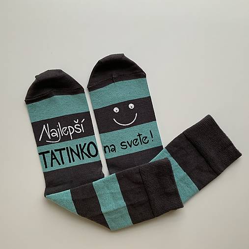 Maľované ponožky s nápisom: ”Najlepší TATO na svete! :)” (Pásikavé mentolovo-šedé)