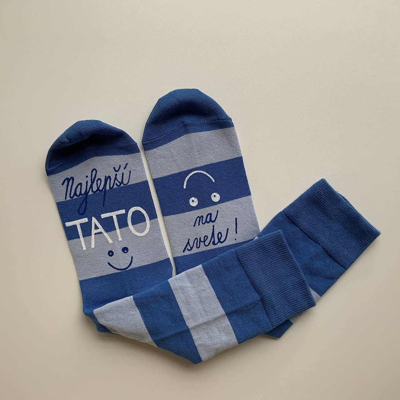 Maľované ponožky s nápisom: ”Najlepší TATO na svete! :)” (Pásikavé  modré)