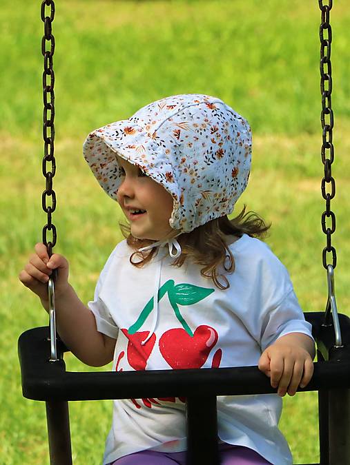 Letný detský mušelínový čepček Lea s riaseným šiltom