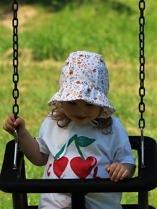 Letný detský mušelínový čepček Lea s riaseným šiltom