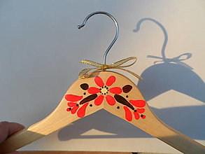 Nábytok - drevený vešiak kvetinovýZĽAVA - 15696218_