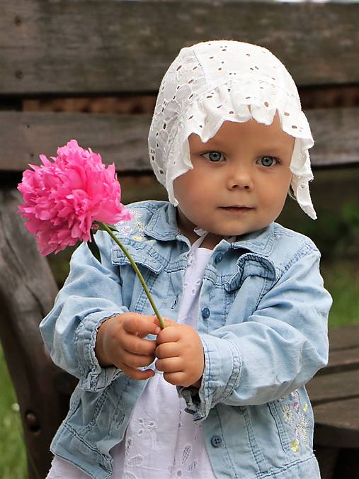 Letný detský čepček Diana ivory s jednovrstvovým šiltom