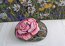 Dekorácie - Vďaka pani učiteľka...maľovaný kameň s ružou - 15700298_
