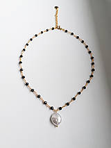 Náhrdelníky - Penelope - náhrdelník v štýle ruženca s perlou a spinelom - 15699418_