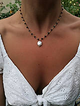 Náhrdelníky - Penelope - náhrdelník v štýle ruženca s perlou a spinelom - 15699422_