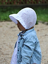 Detské čiapky - Letný detský čepček Nela biely s riaseným šiltom - 15702409_