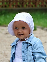 Detské čiapky - Letný detský čepček Nela biely s riaseným šiltom - 15702410_
