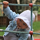 Detské čiapky - Letný detský čepček Nela biely s riaseným šiltom - 15702413_