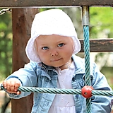 Detské čiapky - Letný detský čepček Nela biely s riaseným šiltom - 15702438_