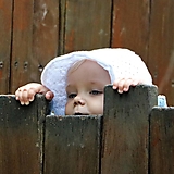 Detské čiapky - Letný detský čepček Nela biely s riaseným šiltom - 15703659_
