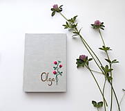Zápisník s vyšitým menom a kvetom