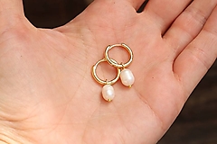 Náušnice - Náušnice kruhy s perlou - 15701480_