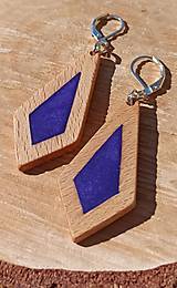 Náušnice - Drevené náušnice so živicou. Ručná práca velmi ľahké vyrobené z dreva a háčiky sú strieborné. Rôzne farebné prevedenia - 15703791_