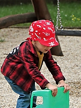 Detské čiapky - Letný detský šilt pirát na červenej - 15706709_