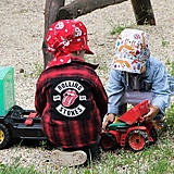 Detské čiapky - Letný detský šilt pirát na červenej - 15706710_