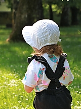 Detské čiapky - Letný detský čepček Nela biely s riaseným šiltom - 15708789_