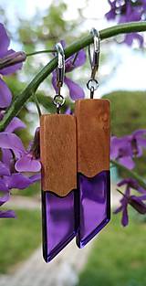 Náušnice - Drevené náušnice so živicou   Ručná práca velmi ľahké vyrobené z dreva a háčiky sú strieborné. Rôzne farebné prevedenia - 15709689_