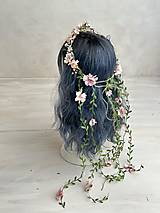 Ozdoby do vlasov - Kvetinový venček so závojom "keď v duši kvitne" - ružový - 15717028_
