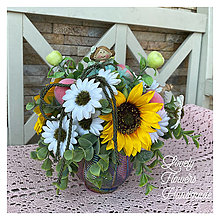Dekorácie - Slnečnicový kvetinový aranžmán s mentol vílou aj pre pani učiteľku - 15716961_