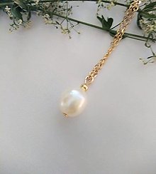 Náhrdelníky - Retiazkový náhrdelník s príveskom riečna perla - 15715086_