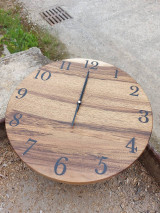 Hodiny - Orechové nástenné hodiny s číslami - 15714818_