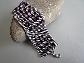 Náramky - Sivo-fialový ručne šitý náramok s geometrickým vzorom pre ženy - 15715849_
