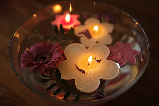  - Plávajúce sviečky MAXI balenie ♥ (Pestrofarebná) - 15717607_