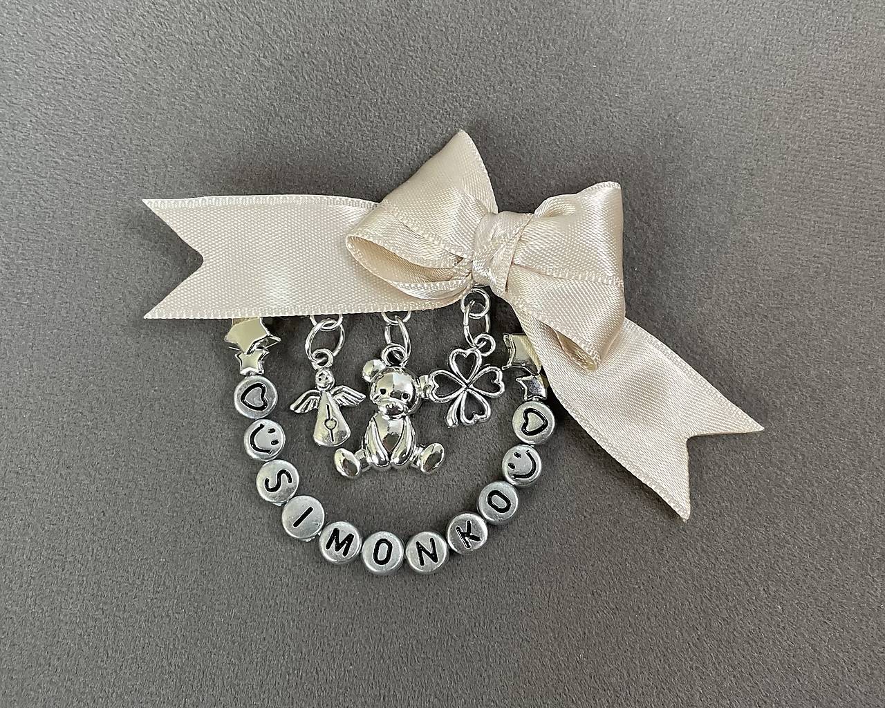 Okrasná mašlička na kočík/vajíčko s anjelikom, štvorlístkom, mackom a menom