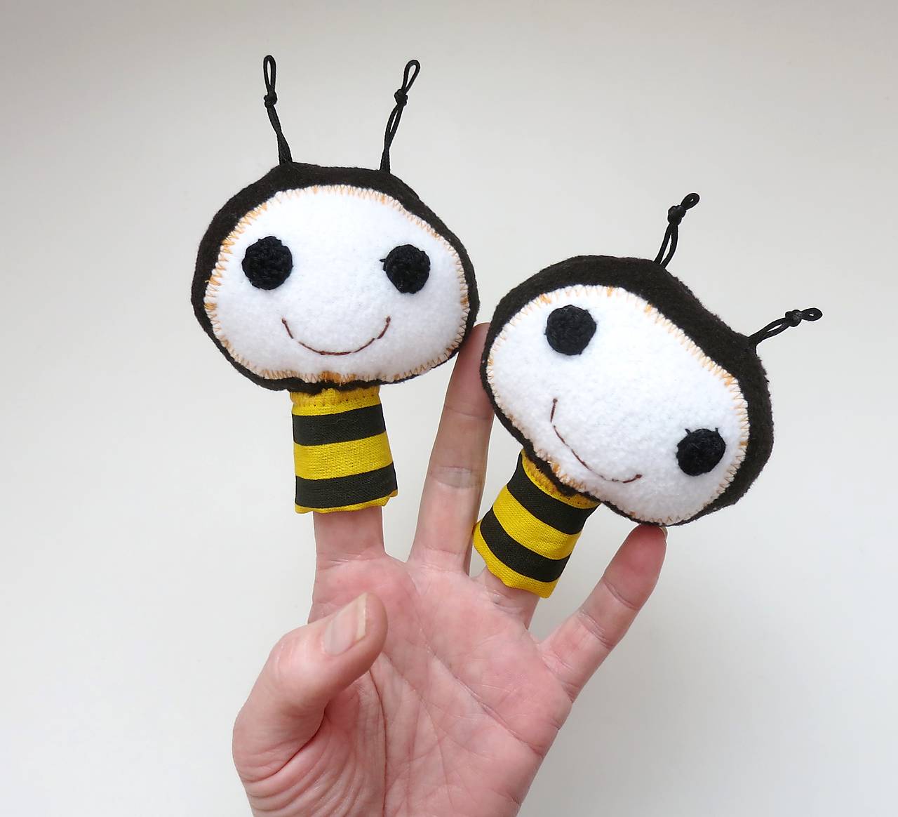 Prstová maňuška zvieratko (včielka)
