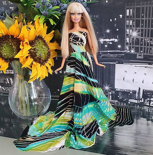 Vzorované spoločenské šaty pre Barbie