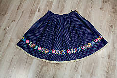 Sukne - Modrá skladaná folklórna sukňa s výšivkou - 15719950_