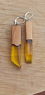 Náušnice - Drevené náušnice so živicou   Ručná práca velmi ľahké vyrobené z dreva a háčiky sú strieborné. Rôzne farebné prevedenia - 15720317_