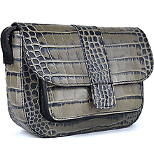 Kabelky - Malá kožená kabelka crossbody z hovädzej kože s dezénom krokodíla v šedej farbe - 15722287_