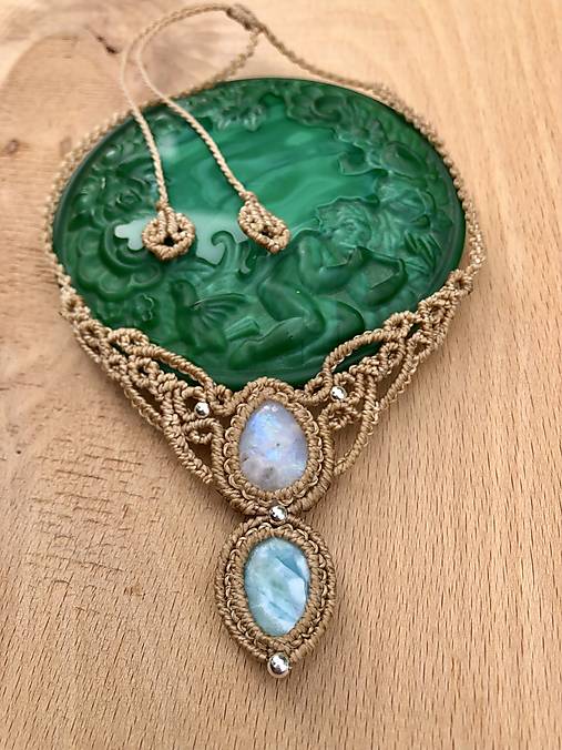 Bohémsky náhrdelník s mesačným kameňom a larimarom