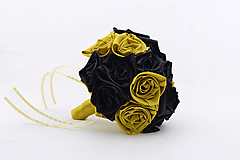 Kytice pre nevestu - Saténová svadobná kytica čierno-zlatá ruže - 15725187_