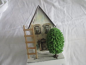 Dekorácie - Drevený domček (Výška 22 cm) - 15726230_