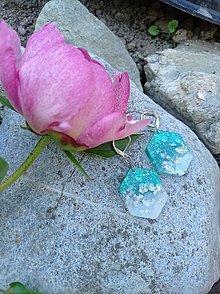 Náušnice - Elegantné perleťové náušnice (Zelená) - 15728989_