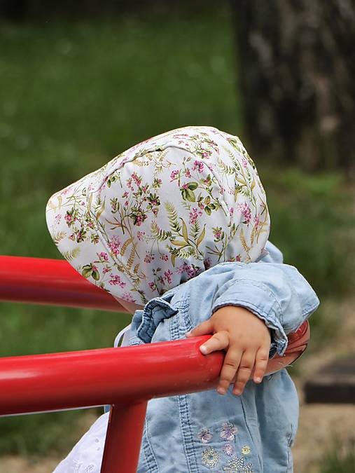Letný detský čepiec ružová záhrada ivory