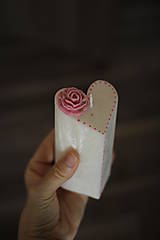 Sviečky - Sviečka ♥SRDCE♥ 1/2 (biele srdce s ružovou) - 15729545_