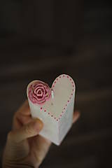 Sviečky - Sviečka ♥SRDCE♥ 1/2 (biele srdce s ružovou) - 15729547_