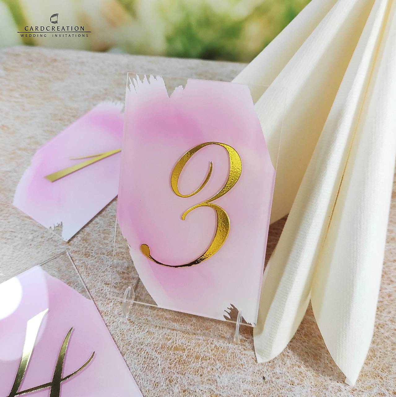 Číslovanie stolov so zlatou fóliou 006