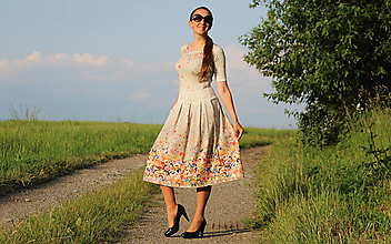 Šaty - Úpletové šaty "béžové kvetinové" - 15731533_