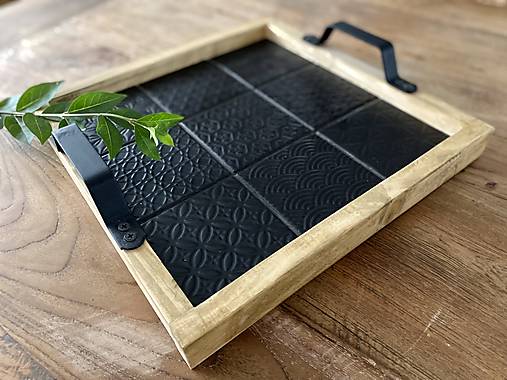 Nádoby - Podnos s čiernou keramikou 30x30 - 15731602_