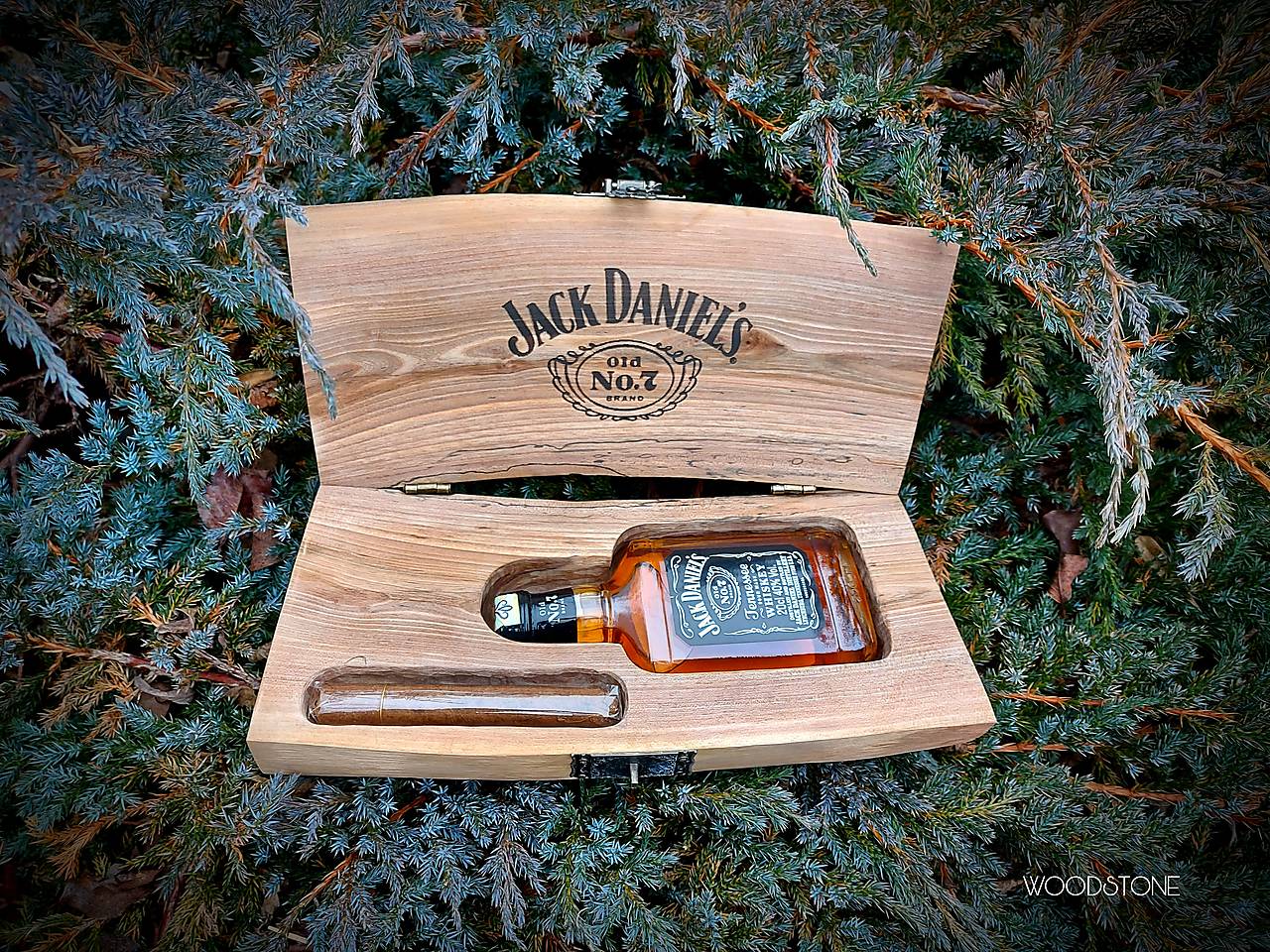 Originálna darčeková truhlica, Jack Danieľs 2dcl +cigara+do vnútra vypálime venovanie